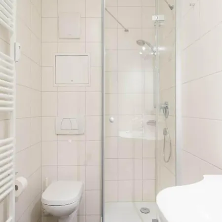 Mit Balkon Und Freizeitangeboten In Apartment *